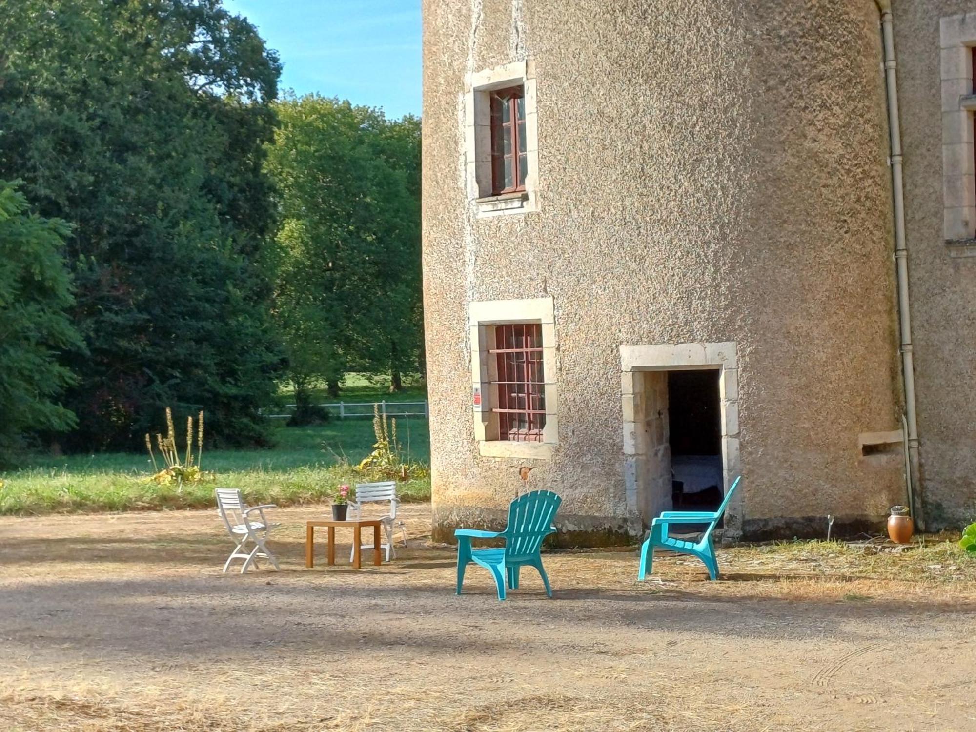 Chambre Dans Tour Du 15Eme Siecle Mauvieres Exteriér fotografie